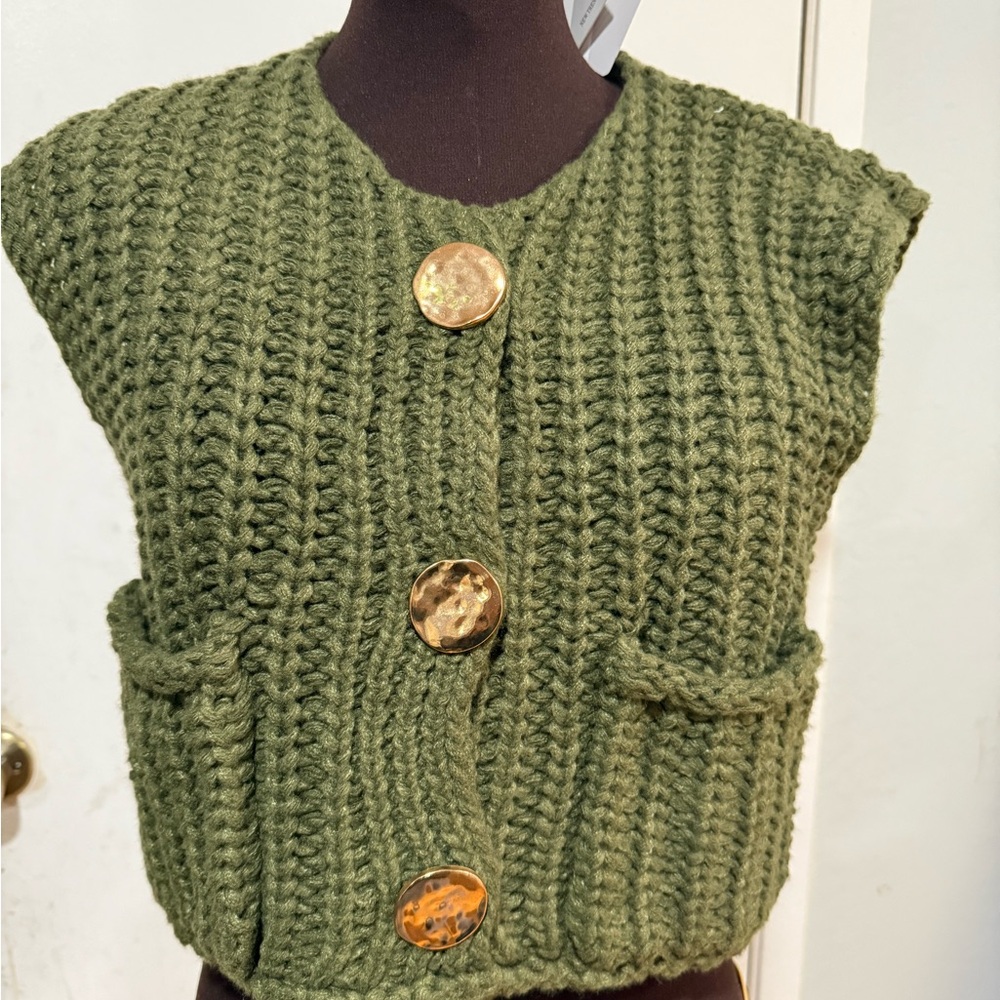 ⭐️3/20$ Green Knit Vest with Gold Buttons